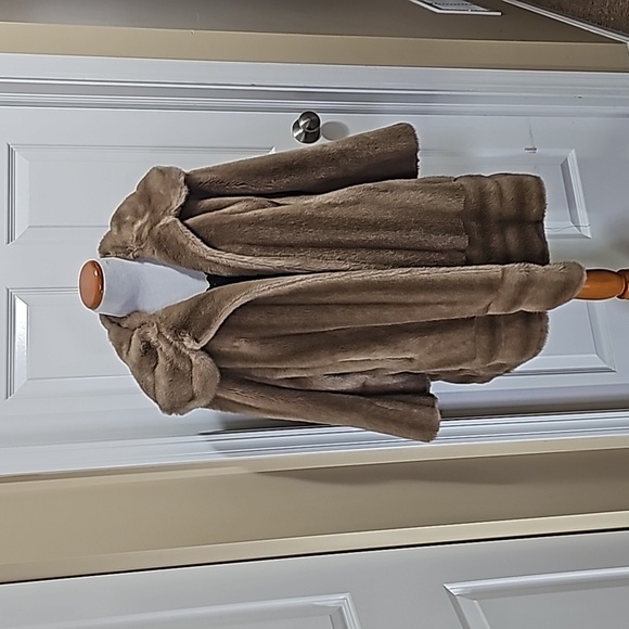 Tissavel Vtg Genuine French Simulation Faux Fur Mob Wife Style Sz M/L - Picture 1 of 13